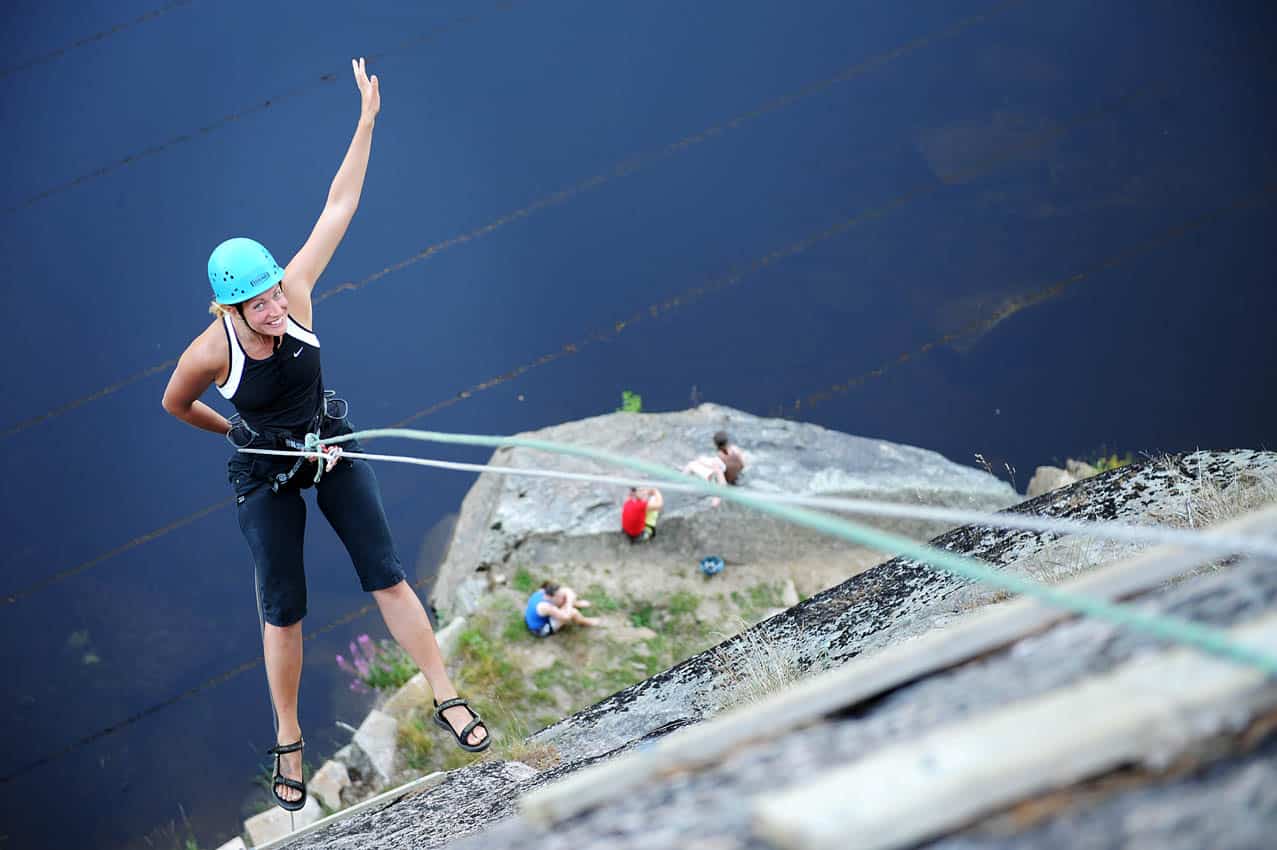 Marnardal 31 juli 2008
Hos Adventure Norway i Marnardal langs Mandalsvassdraget kan du legge opplevelsesferien. Her tilbyr de aktiviteter som rafting, kano, klatring og mye mer. Cecilia Nilsson jobber hos Adventure Norway og er en aktiv klatrer.